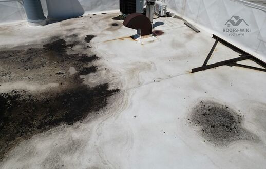 Ponding water on a flat roof in Oshawa, ON