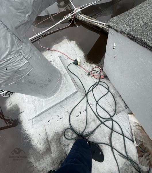 File:Pipe-penetration-and-conduit-on-a-flat-roof-portland-192.jpg