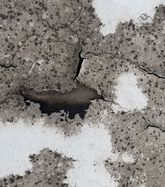 File:Reflective-roof-coating-applied-in-patches-chicago-191.jpg