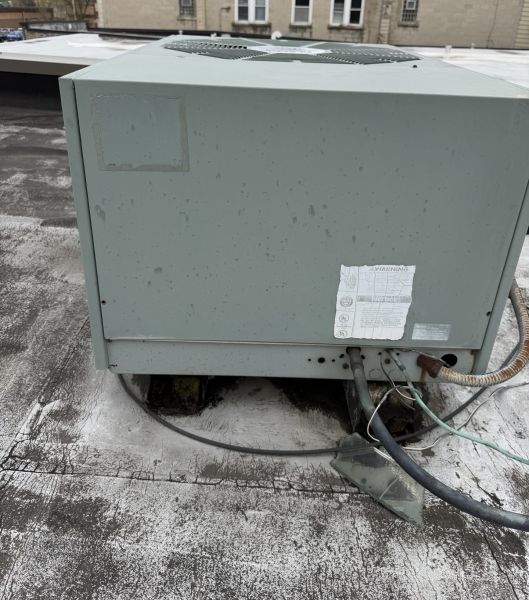 File:Rooftop-hvac-unit-on-a-flat-roof-lyons-b2-212.jpg