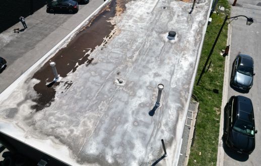 Commercial flat roof and parapet wall in Whitby, ON
