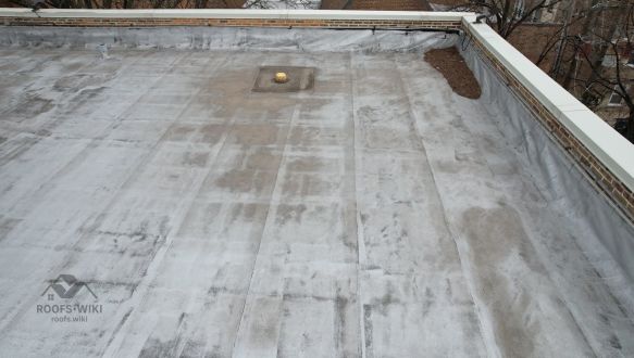 Commercial flat roof membrane in Chicago, IL