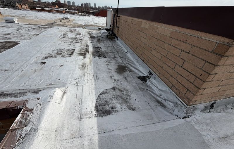 File:Vent-pipe-on-a-built-up-gravel-roof-chicago-002.jpg