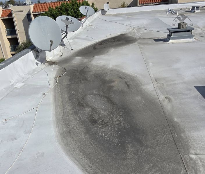 File:Commercial-flat-roof-with-equipment-tarzana-b2-227.jpg