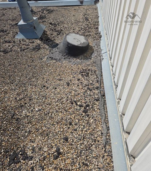 File:Metal-coping-on-a-parapet-wall-winnipeg-208.jpg