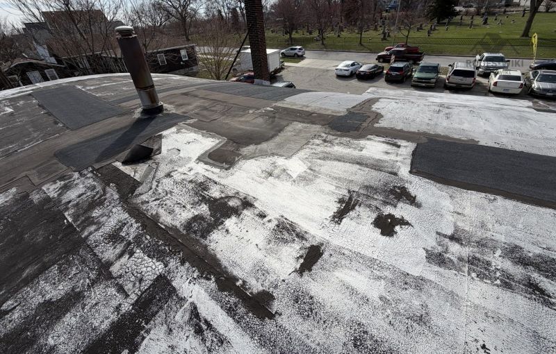 File:Commercial-flat-roof-and-rooftop-equipment-chicago-heights-b2-135.jpg