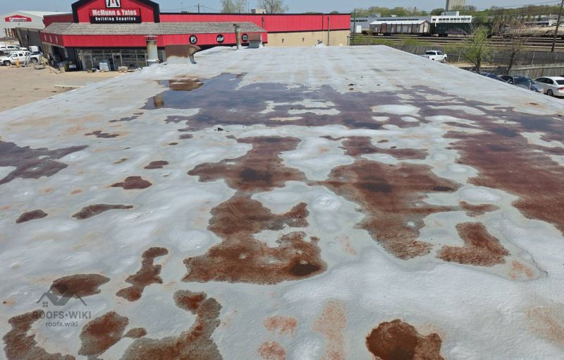 File:Standing-water-marks-on-a-low-slope-roof-winnipeg-b2-159.jpg