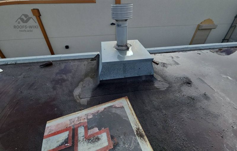 File:Vent-pipe-on-a-commercial-flat-roof-winnipeg-b2-019.jpg