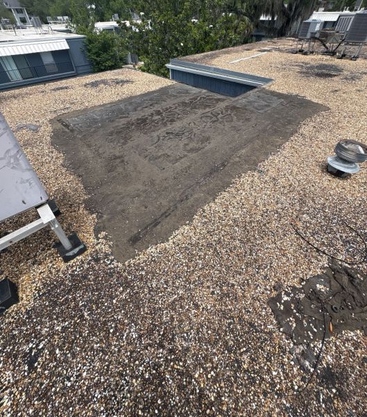 File:Ballasted-gravel-roof-close-up-gainesville-b2-173.jpg