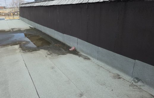 Metal coping on a parapet wall in Winnipeg, MB