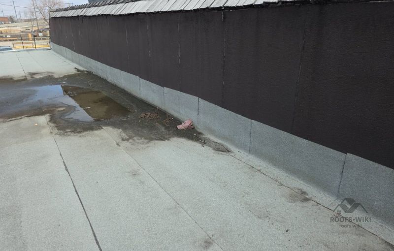 File:Metal-coping-on-a-parapet-wall-winnipeg-b2-204.jpg