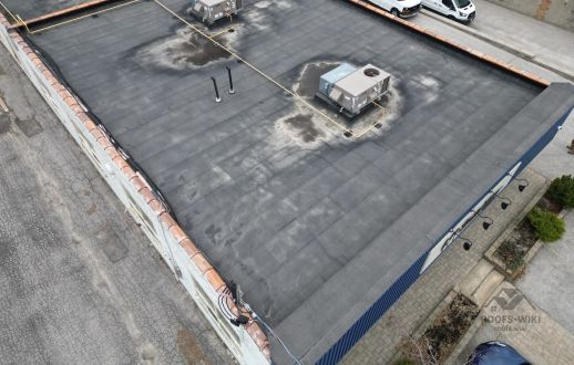 Skylights on a commercial flat roof in East York, ON