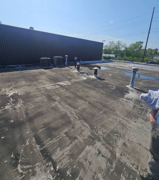 File:Reflective-coating-on-a-low-slope-roof-indianapolis-b2-164.jpg